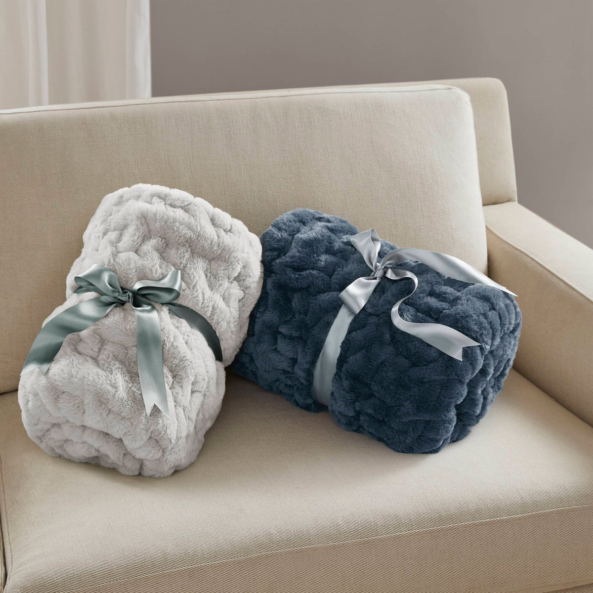 Ruched Fur - Throw - Silver Gray