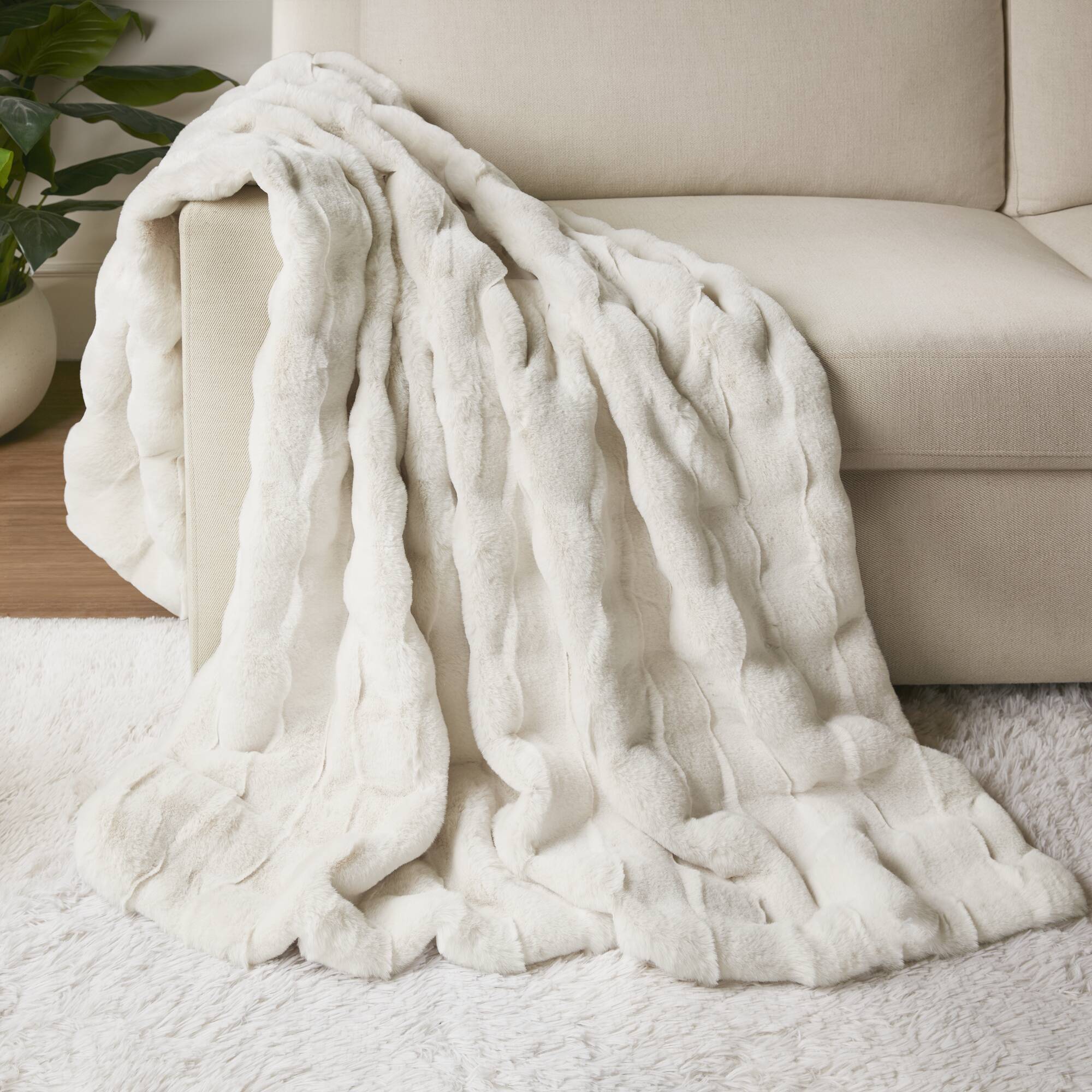 Vivienne - Faux Fur Throw - Ivory