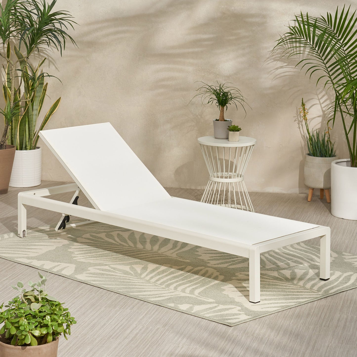 Outdoor Patio Chaise Lounge With 5 Reclining Positions