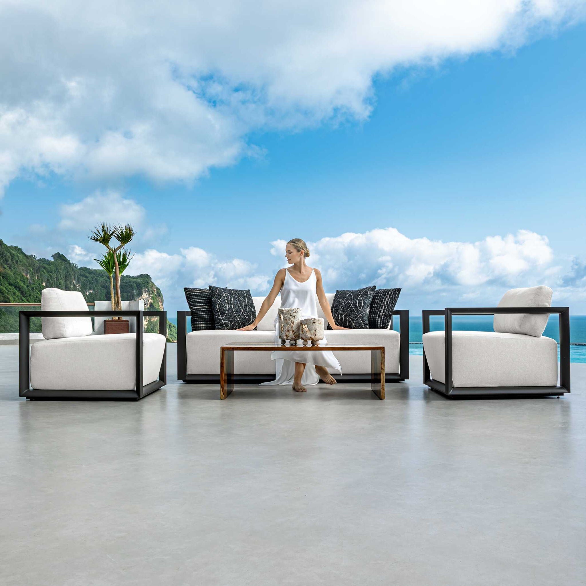 Remsen - Outdoor Lounge Chair - Black / Oyster