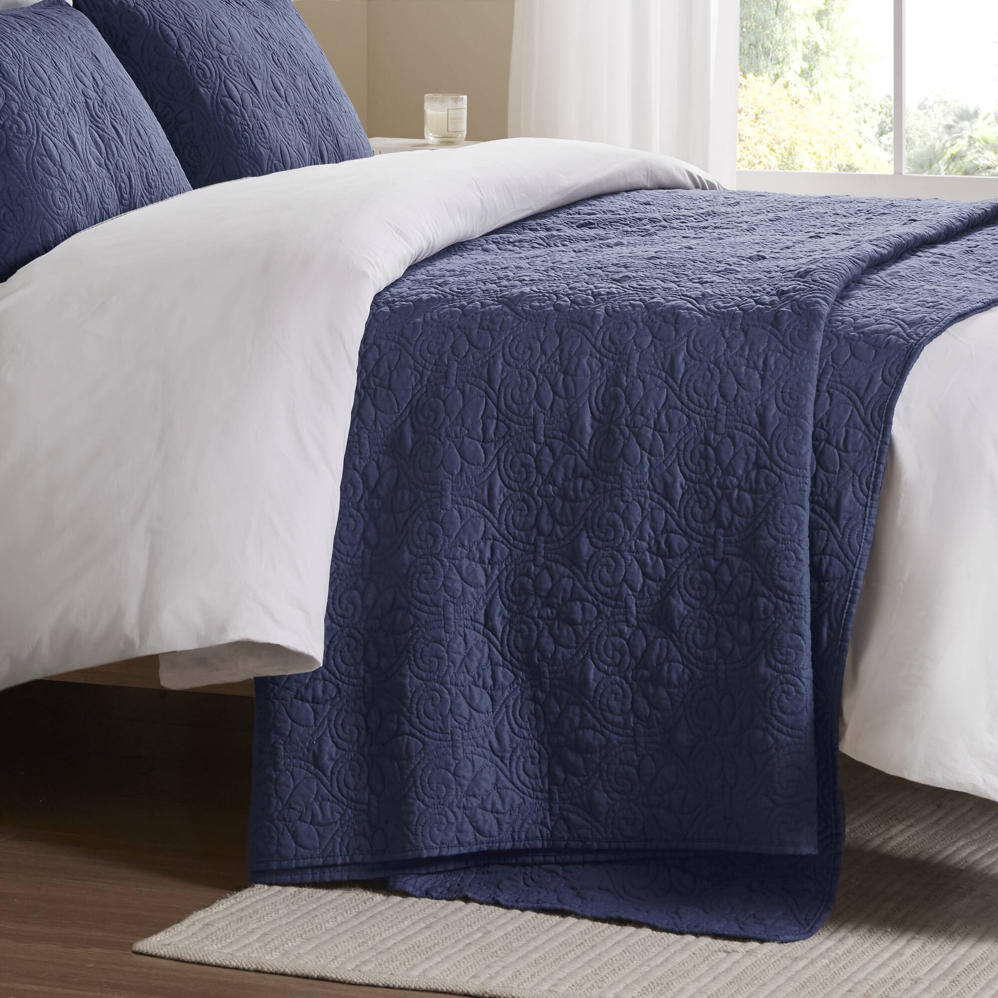 Quebec - Queen Reversible Bedspread Set - Navy