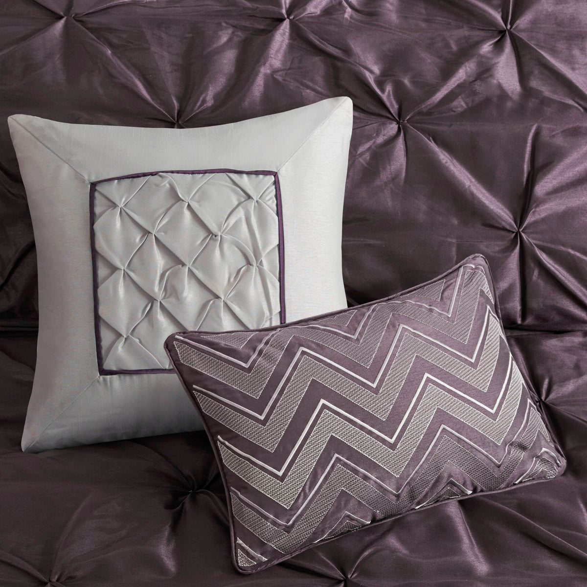 Laurel - 7 Piece Tufted Comforter Set - Plum