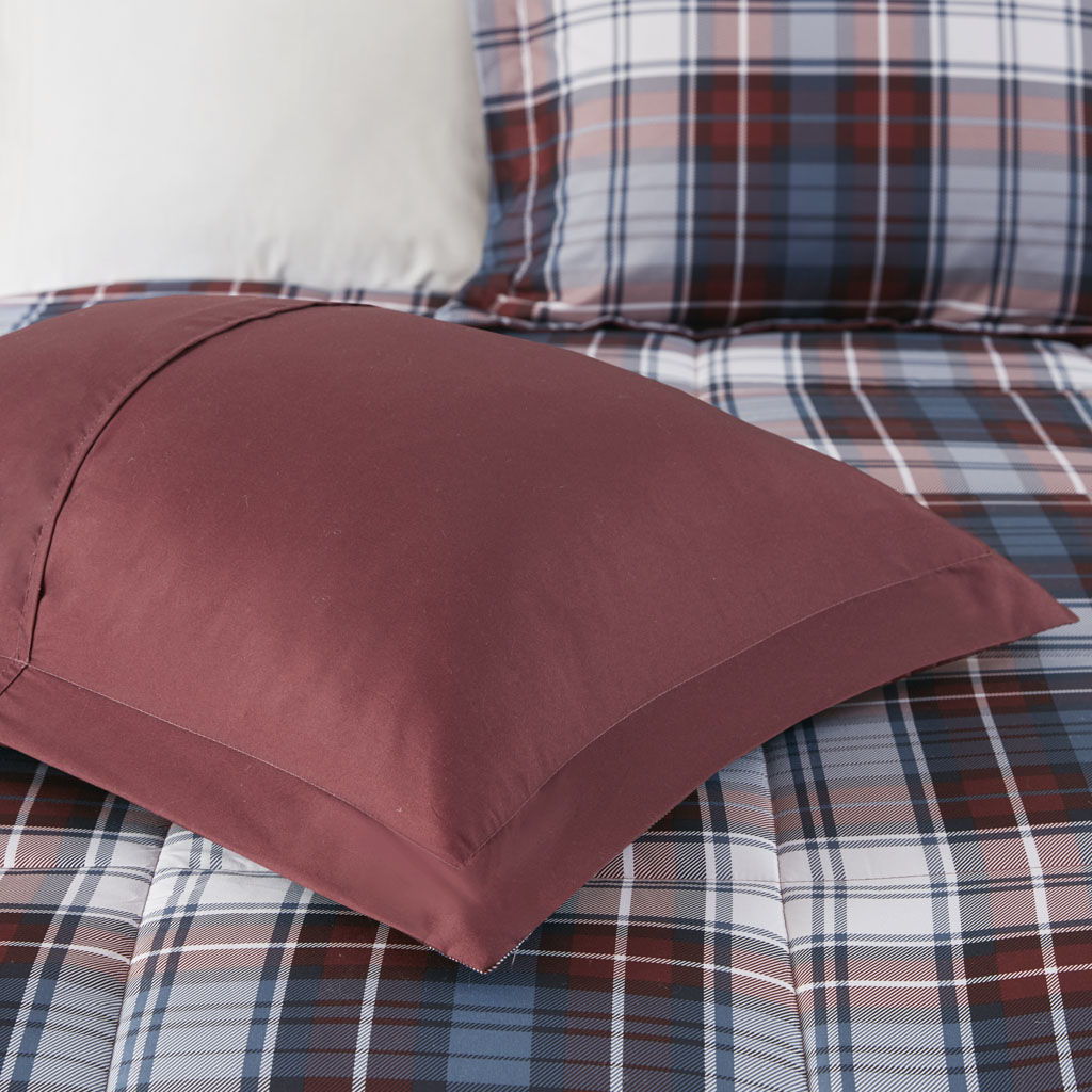 Parkston - 3M Scotchgard Down Alternative All Season Comforter Set - Red