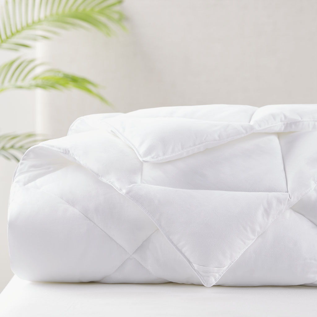 Maximum Warmth - King 300 Thread Count Down Alternative 3M Thinsulate Comforter - White