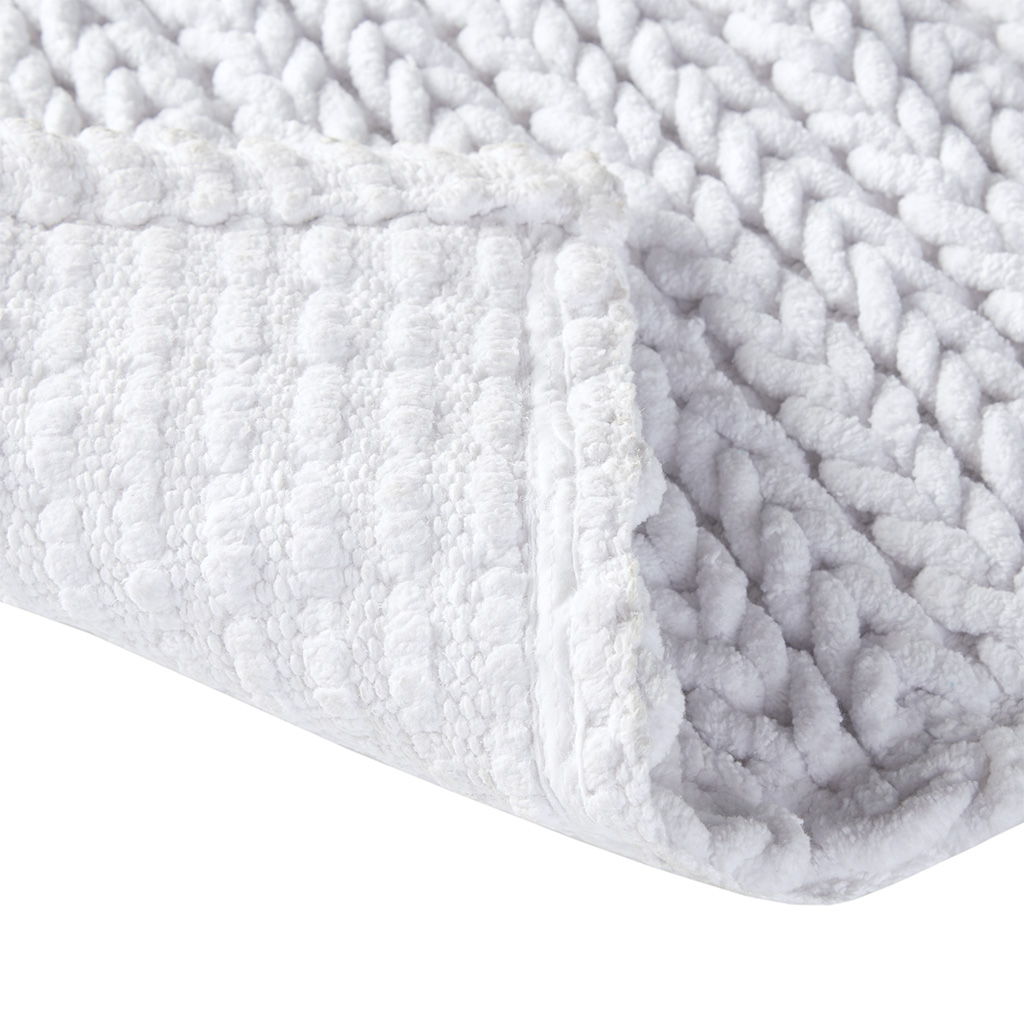 Lasso - 24" Chain Stitch Rug - White