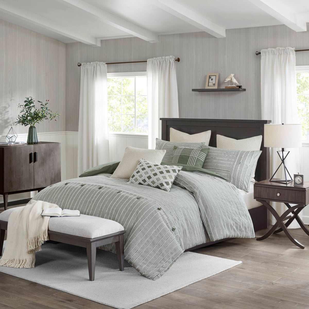 Essence - 8 Piece Queen Oversized Clipped Comforter Set With Euro Shams And Throw Pillows - Green