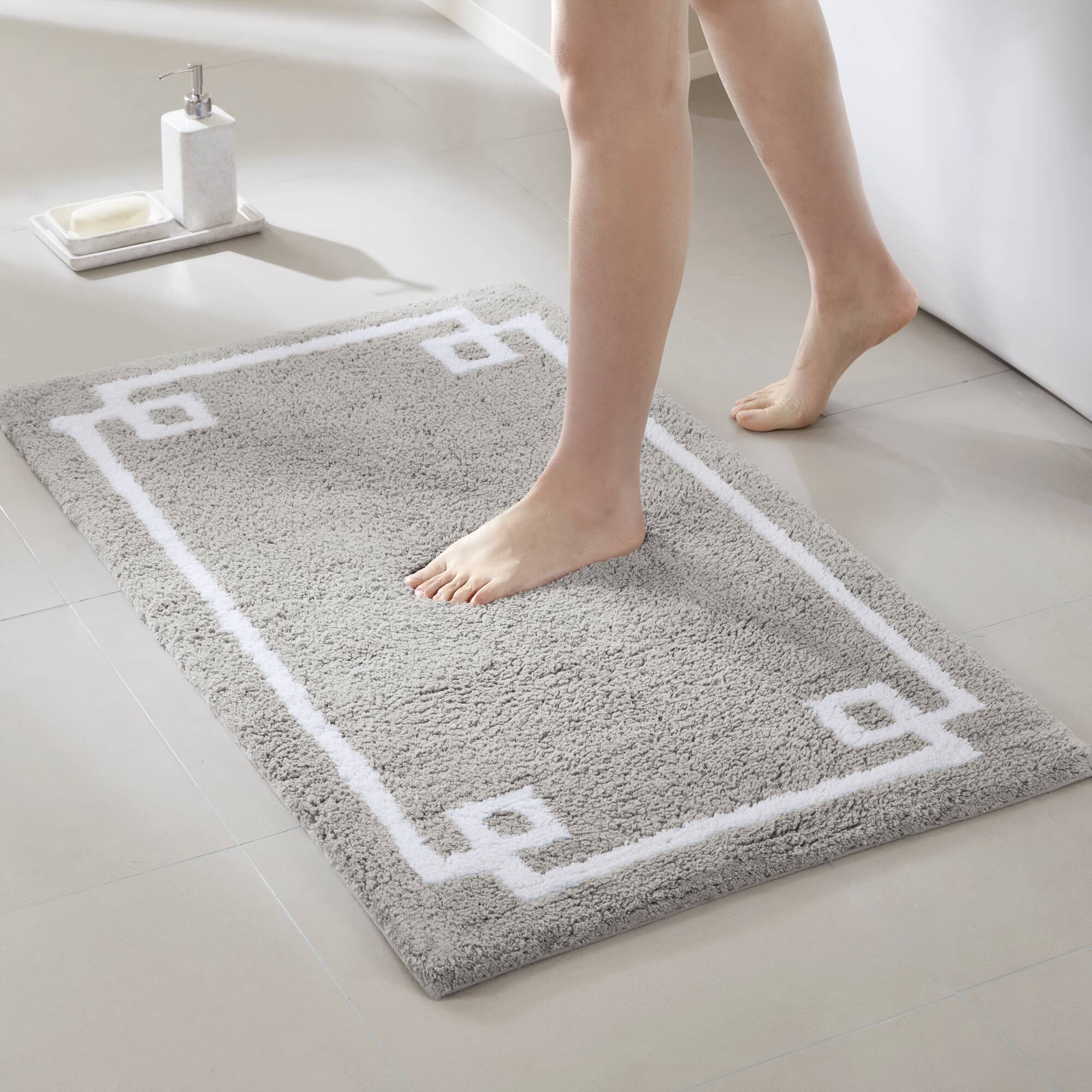 Evan - 20" x 30" Tufted Bath Rug - Gray