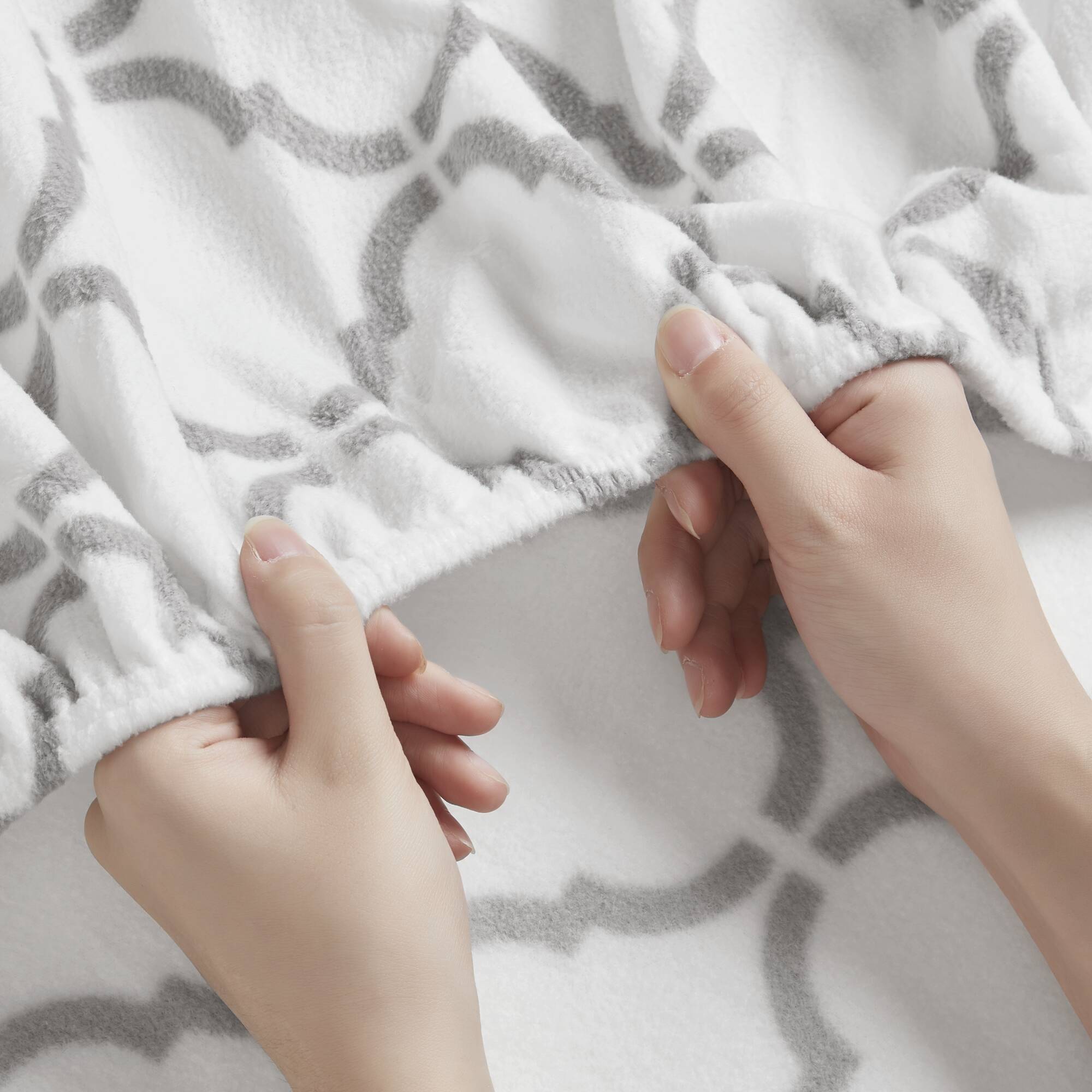 Micro Fleece - Sheet Set - Gray Geo