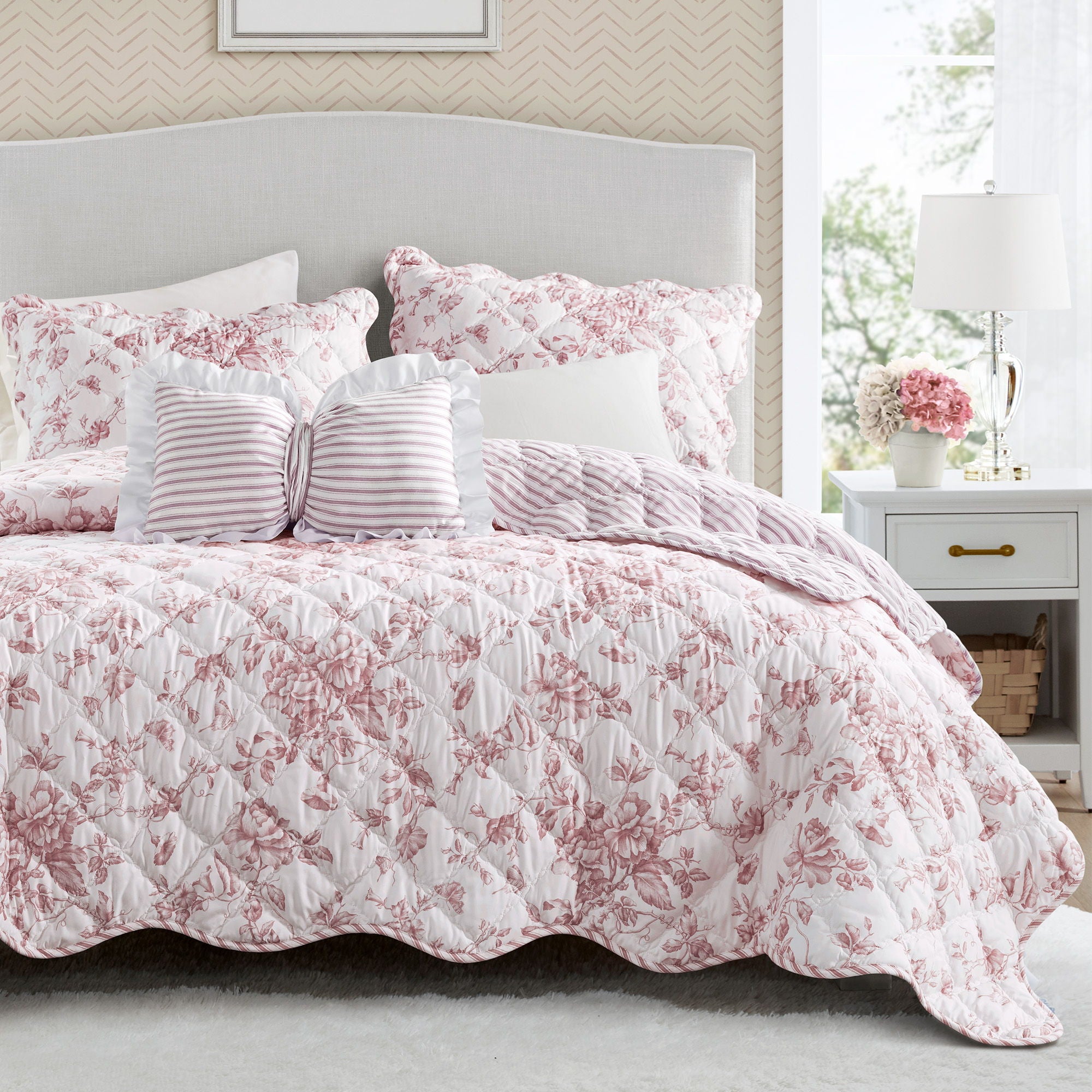 Adele - 4 Piece Full Quilt Set - Pink / White