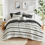 Carolina - 7 Piece King/California King Stripe Comforter And Quilt Set - Black