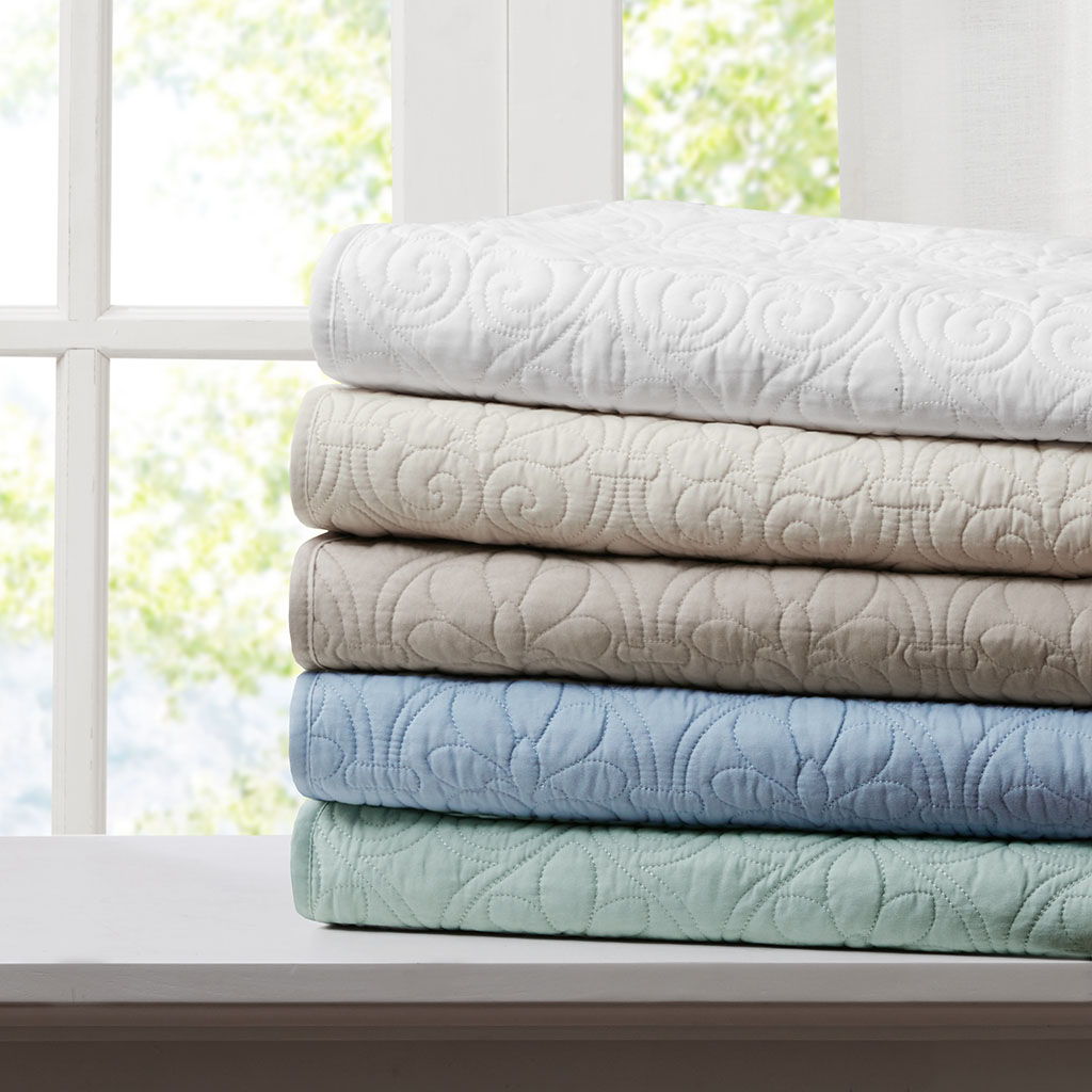 Quebec - Oversized Quilted Throw - Blue