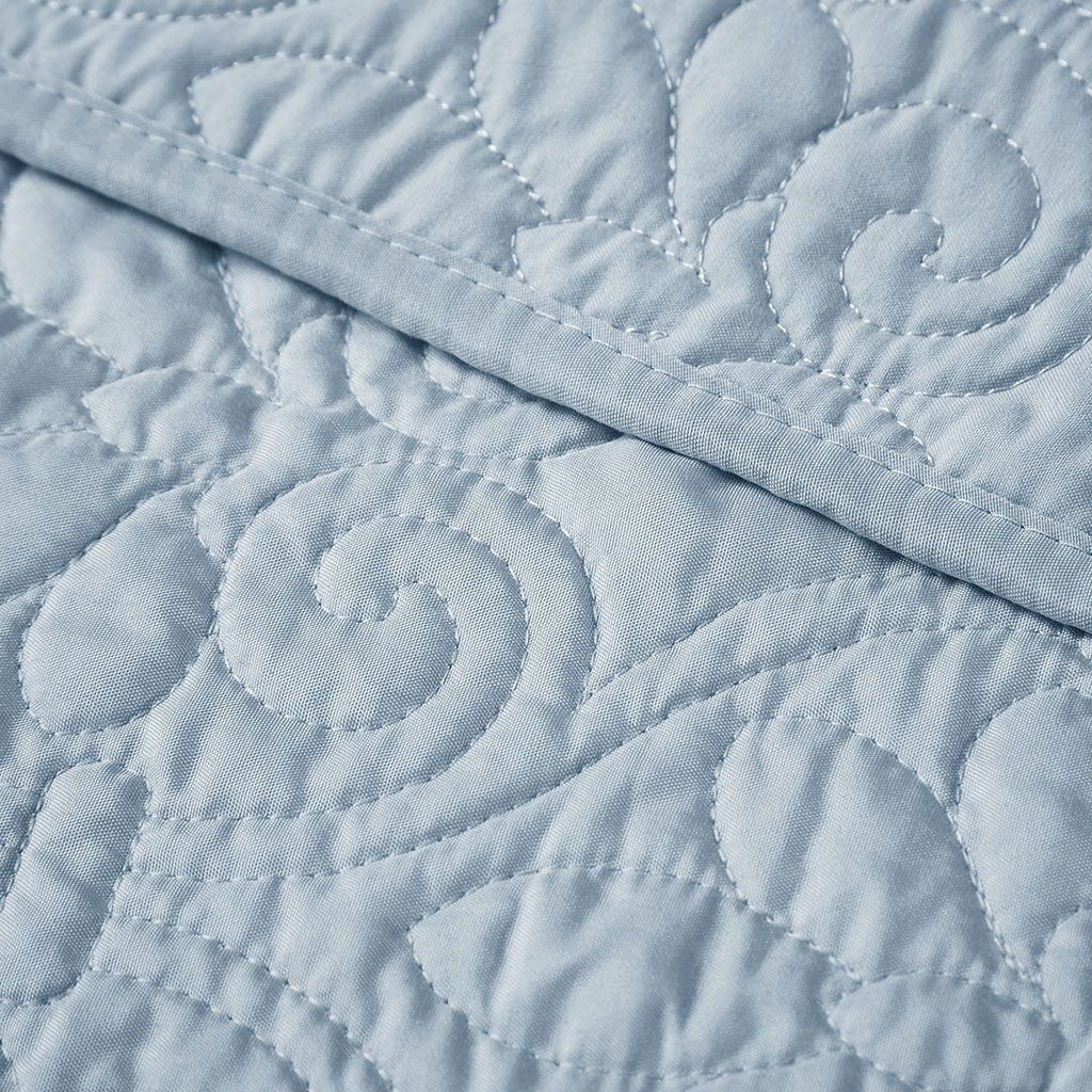 Quebec - Oversized Quilted Throw - Blue