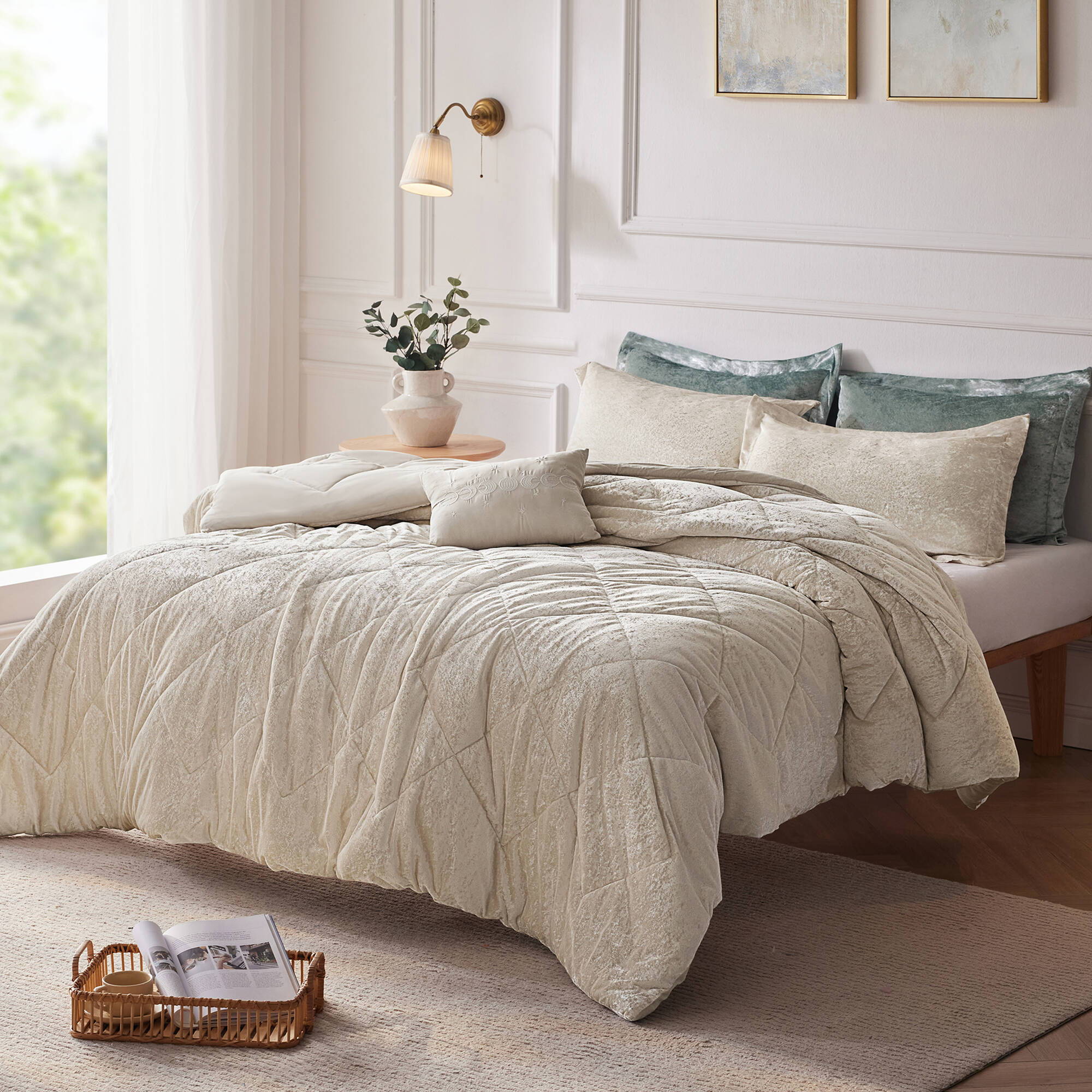 Felicia - Velvet Queen Duvet Cover Set With Throw Pillow - Champagne