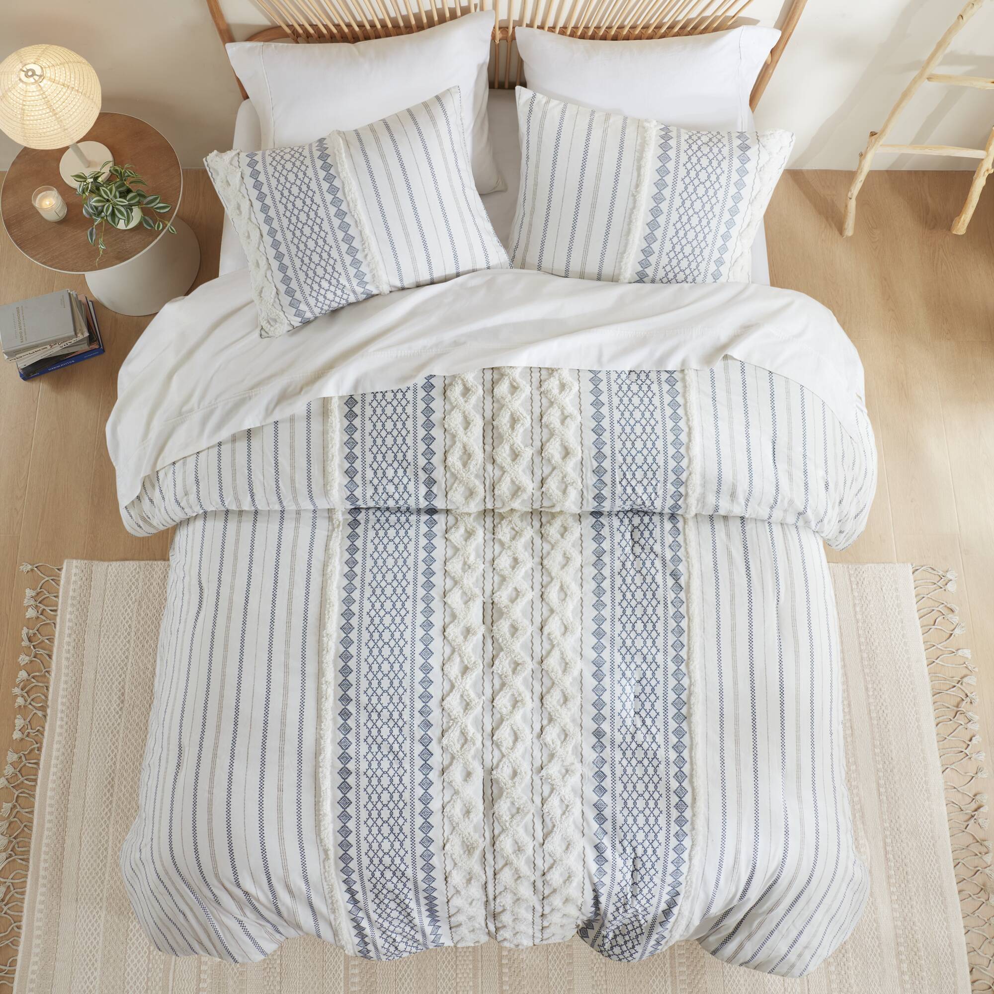 Imani - Cotton Printed Comforter Set With Chenille - White / Navy
