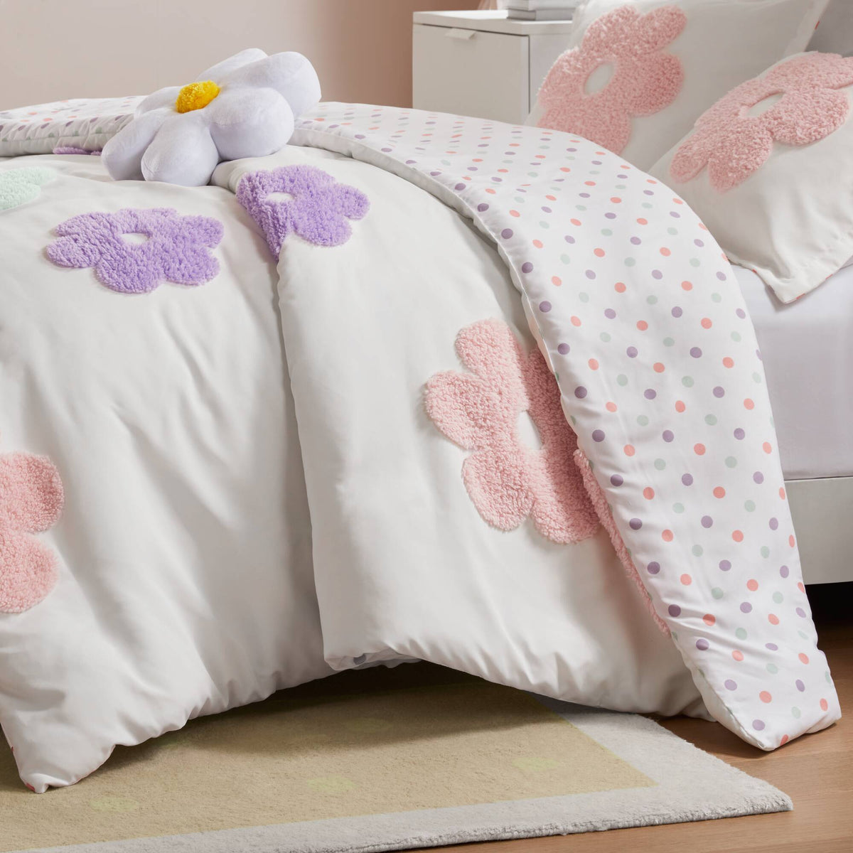 Gracie - Floral Reversible Tufted Chenille Comforter Set With Flower Throw Pillow - White / Purple