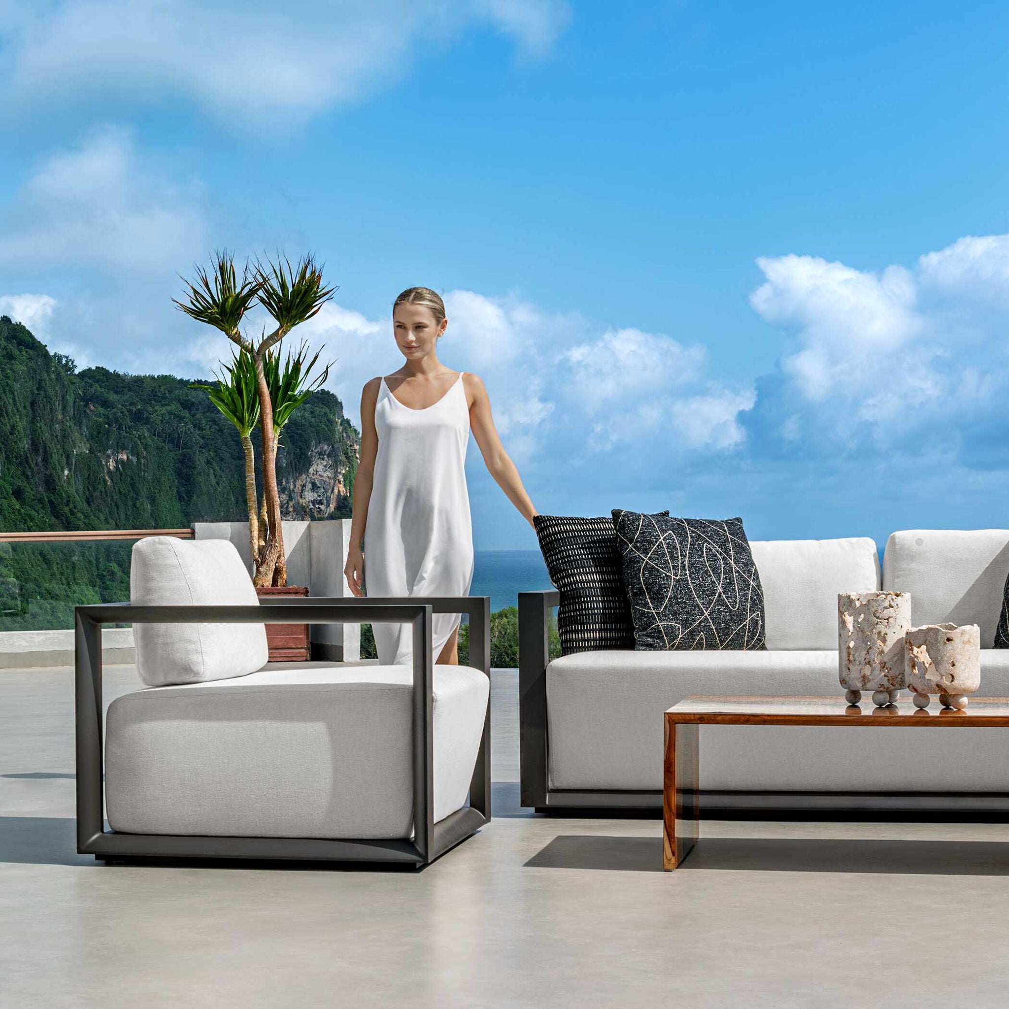 Remsen - Outdoor Lounge Chair - Black / Oyster