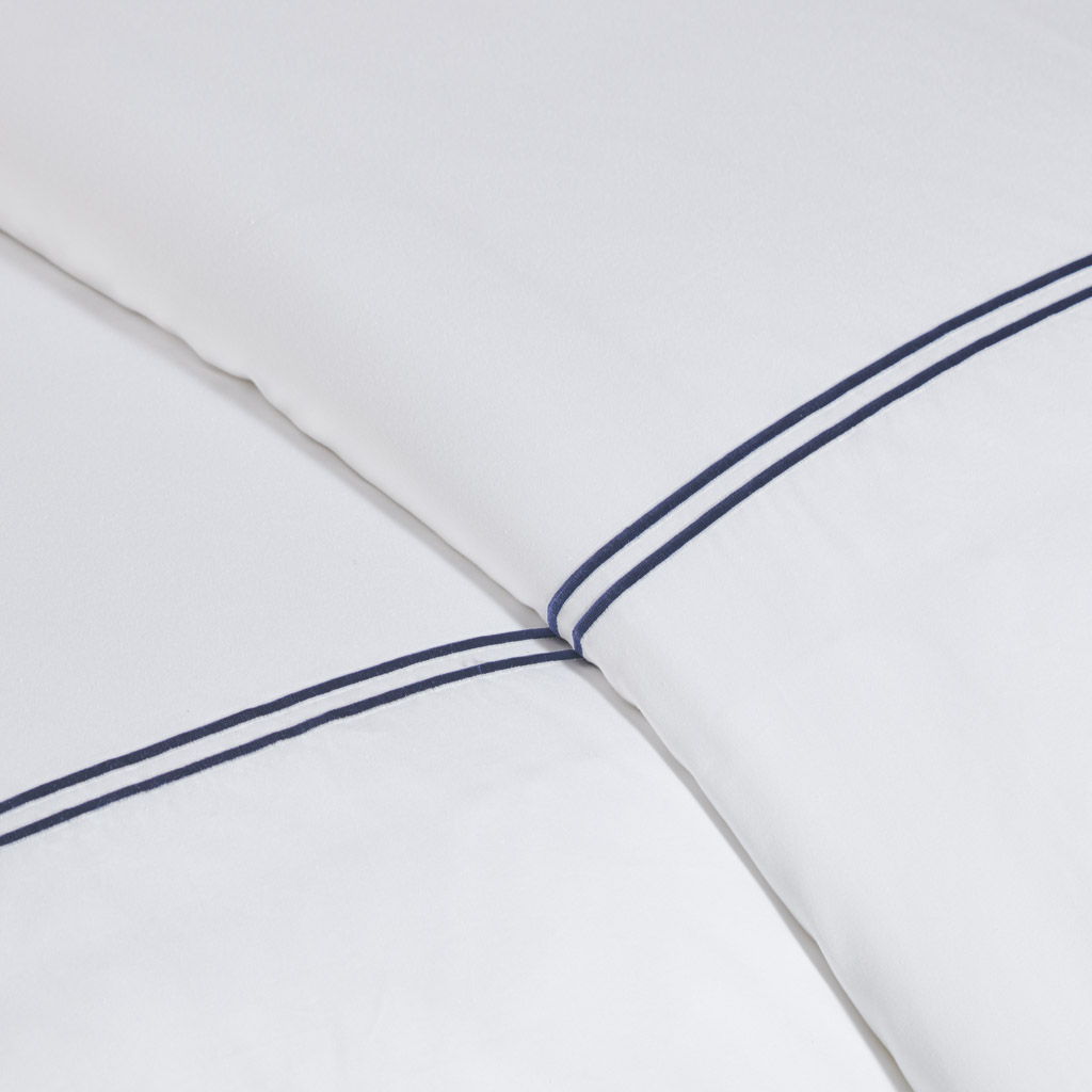 500 Thread Count Luxury - Full Sateen Embroidered Comforter Set - White / Navy