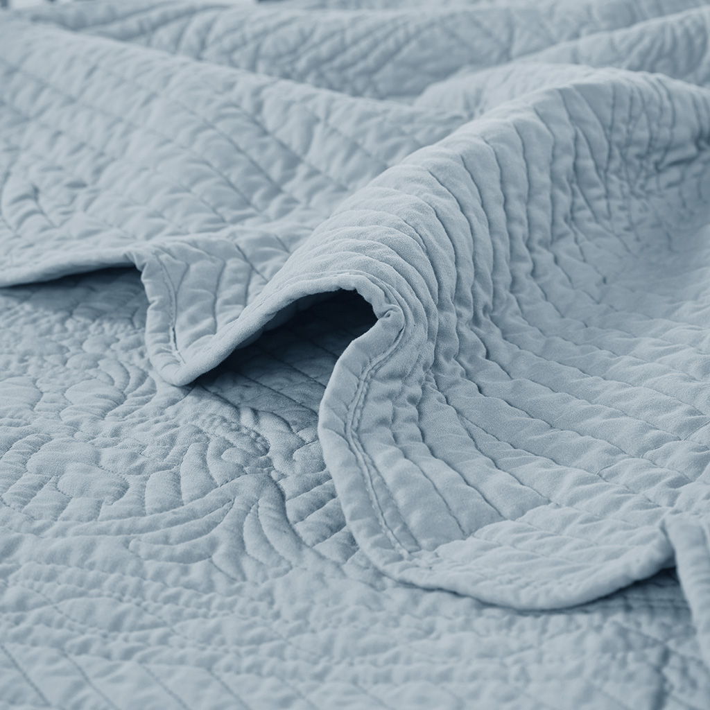 Tuscany - Oversized Quilted Throw With Scalloped Edges - Blue
