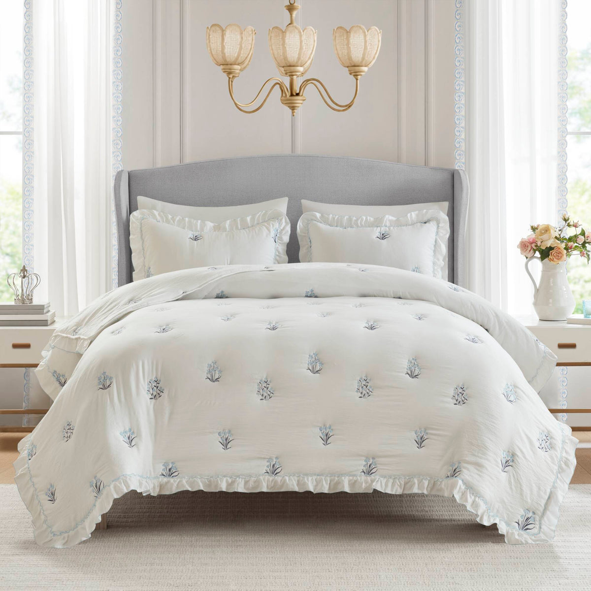 Aglaia - Quilt Set - White / Light Blue