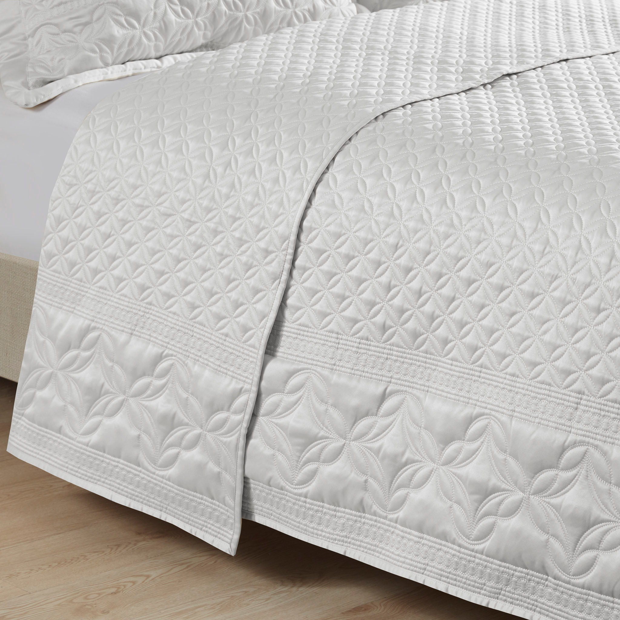 Versailles - 3 Piece King Gray Quilt Set - Gray