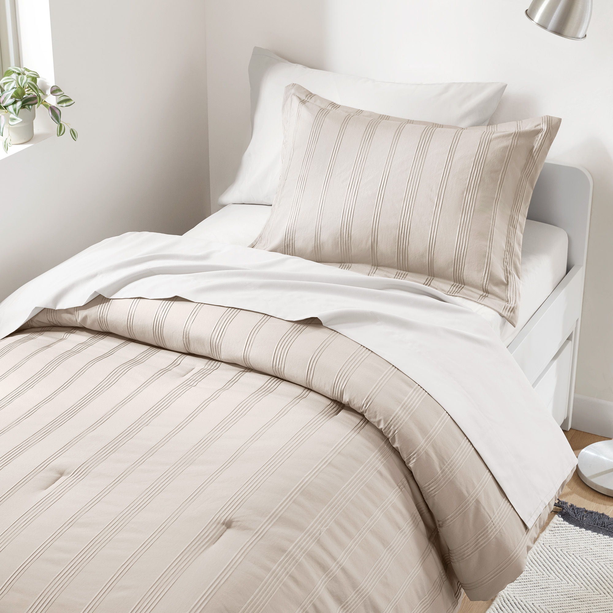 Logan - Twin/Twin Long Striped Comforter Set - Neutral