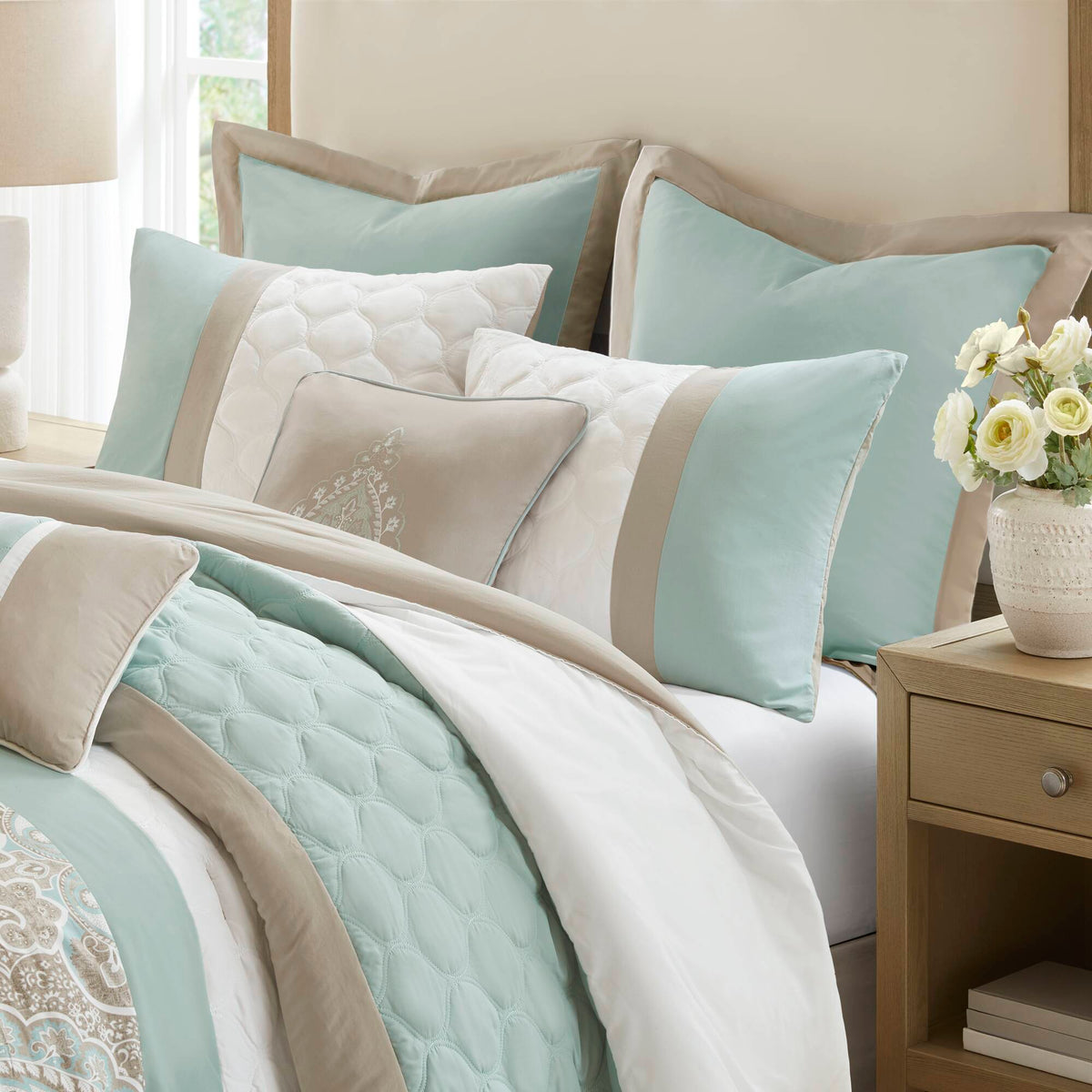 Shawnee - Queen 8 Piece Comforter Set - Seafoam