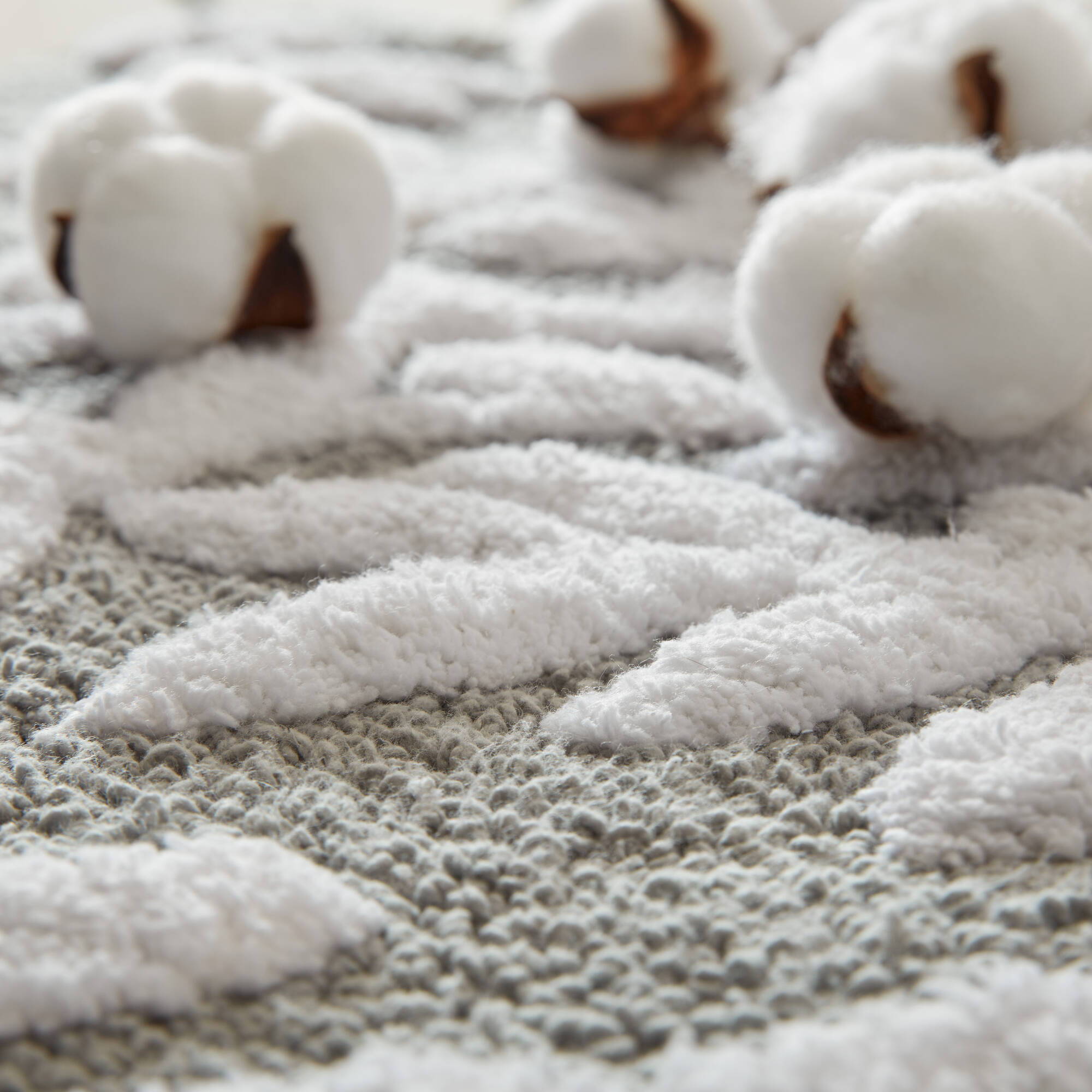 Serene - 60" x 24" Cotton Tufted Bath Rug - Gray