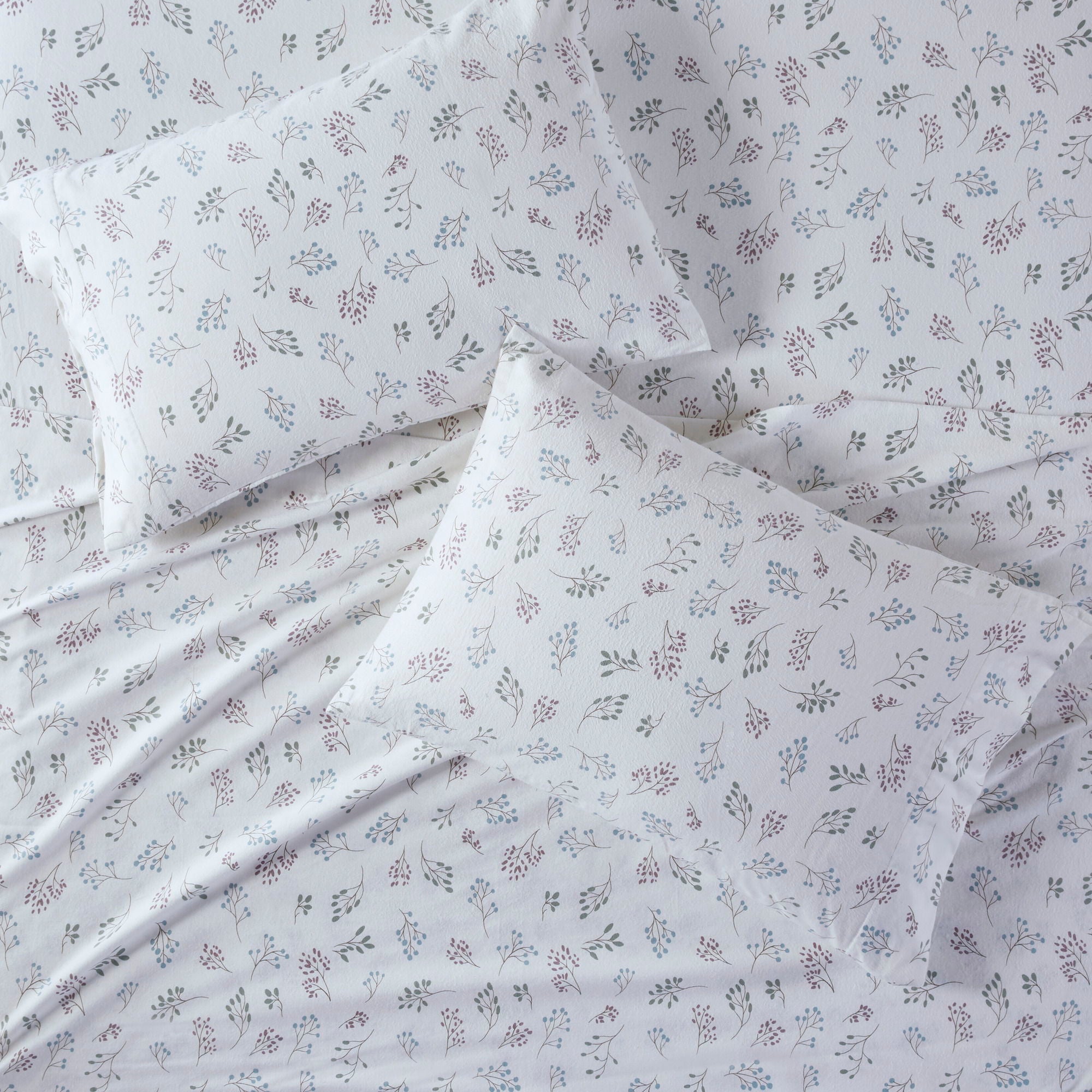 Cozy Cotton Flannel - California King Printed Sheet Set - White Tossed Botanical