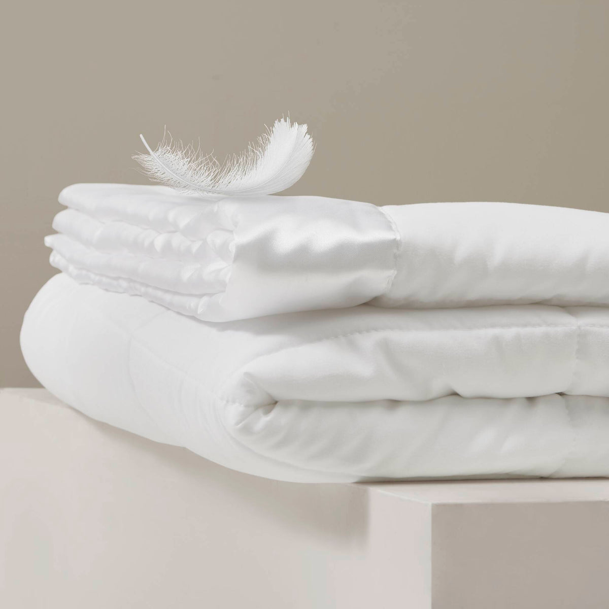 Windom - King All Season Hypoallergenic Blanket With 3M Scotchgard - White