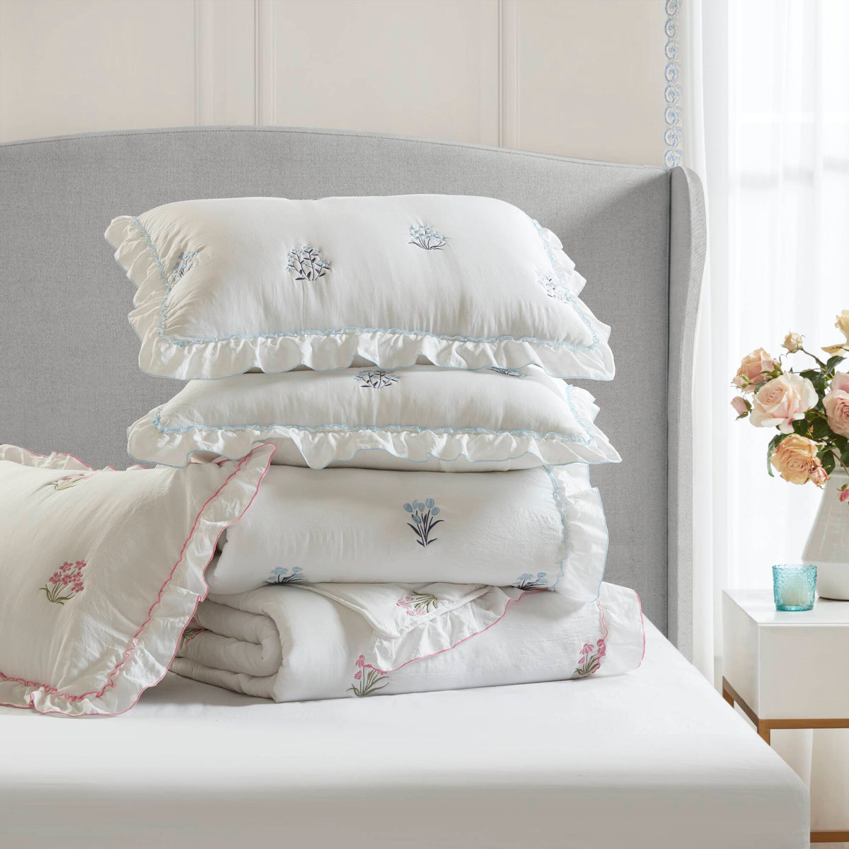 Aglaia - Twin Quilt Set - White / Light Blue