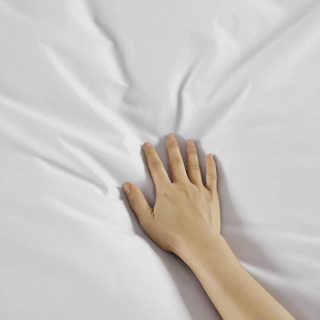 Bed Guardian - King 3M Scotchgard Comforter Protector - White