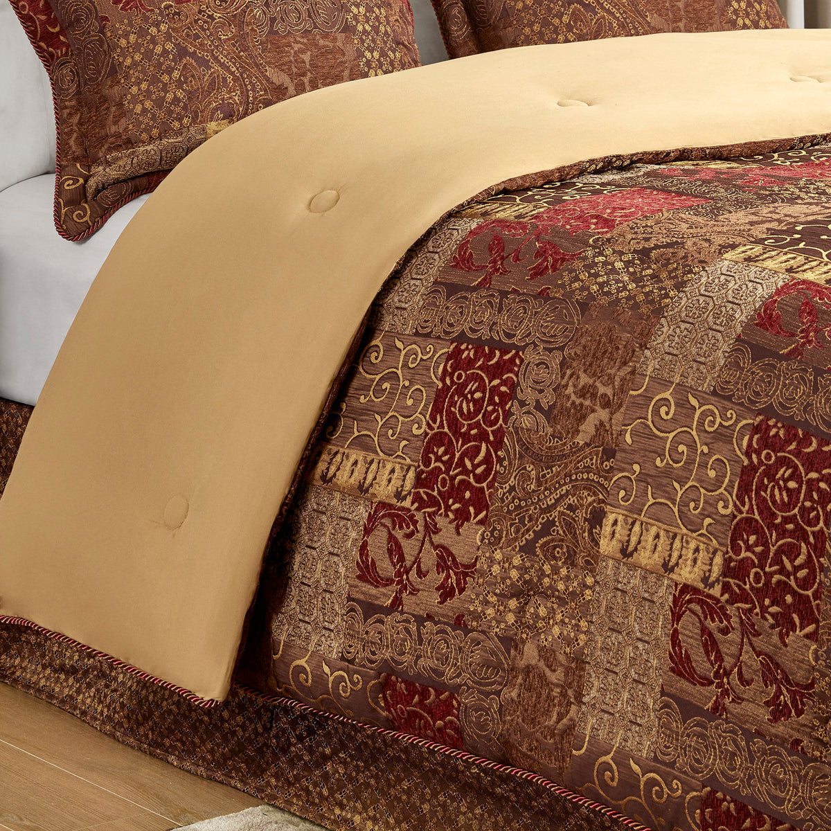 Galleria - 4 Piece Queen Red Comforter Set - Red