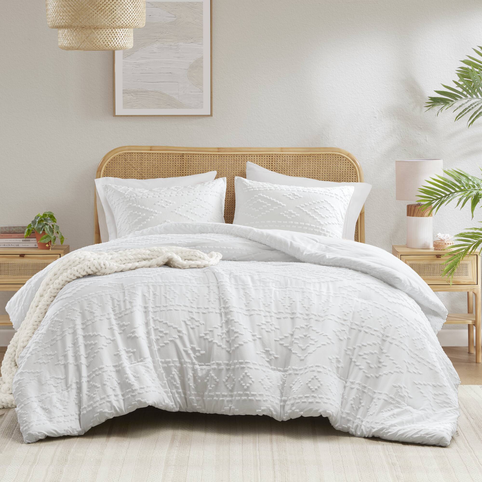 Gigi - Twin/Twin Long Comforter Mini Set - White